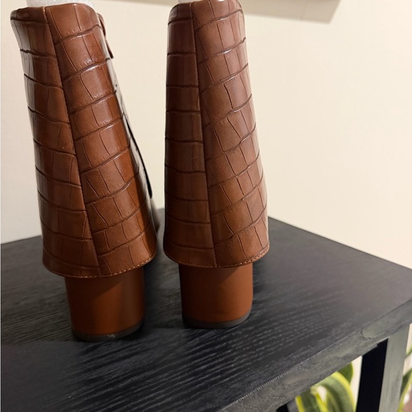 Shoes - Elegant Brown Croc-Embossed Heeled Boots